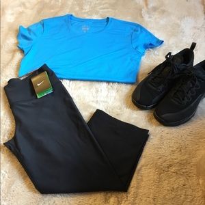 NWT NIKE CAPRIS